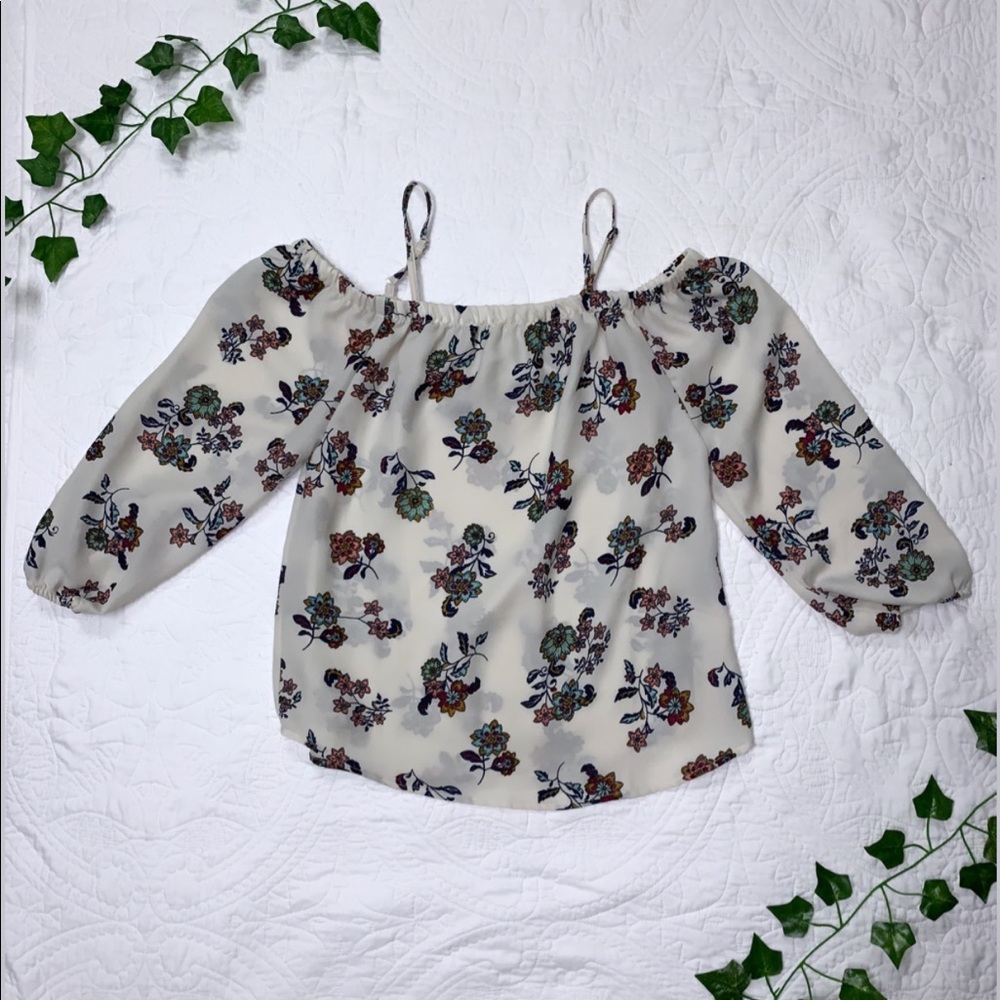 Cute off shoulder top!